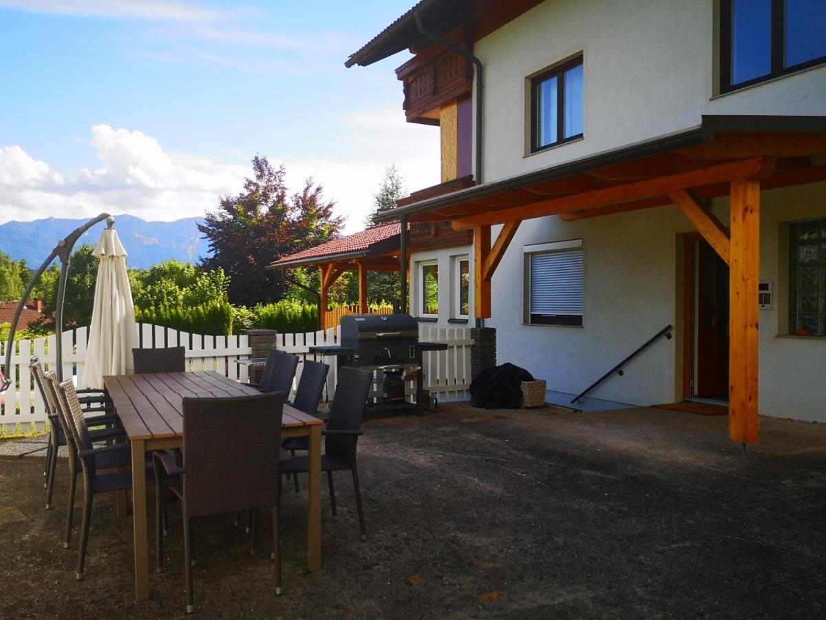 Appartamento Haus Im Gruenen Villach Esterno foto